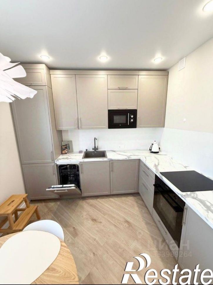 2-комн квартира улица Космонавтов, 61Е,  д. 61Е