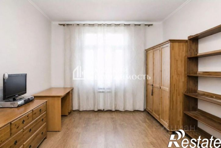 4-комн квартира улица Дзержинского, 9/1,  д. 9/1