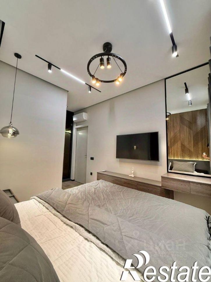 2-комн квартира улица Короленко, 28Б,  д. 28Б