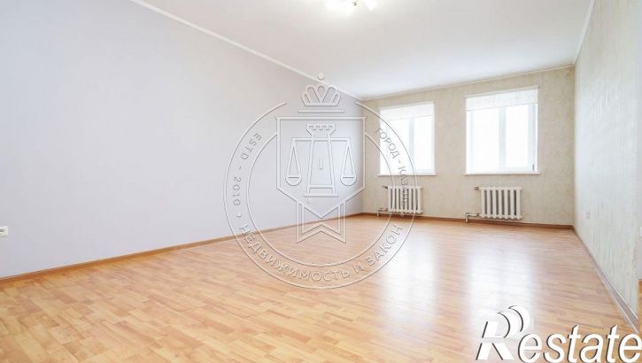 3-комн квартира Космонавтов ул, 42А