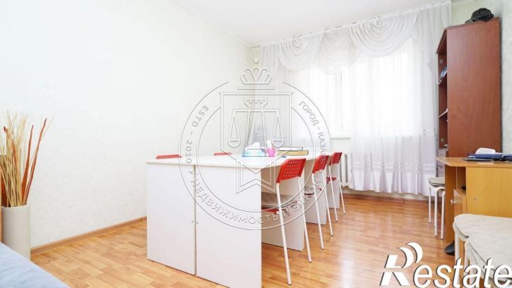 3-комн квартира Космонавтов ул, 42А