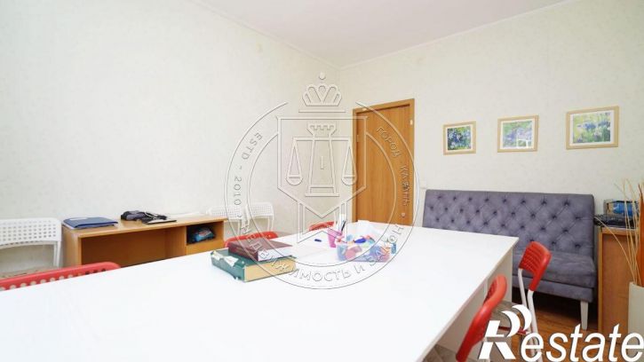 3-комн квартира Космонавтов ул, 42А