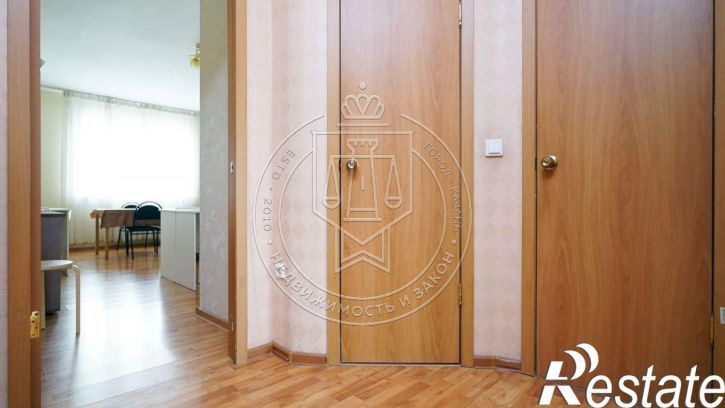 3-комн квартира Космонавтов ул, 42А