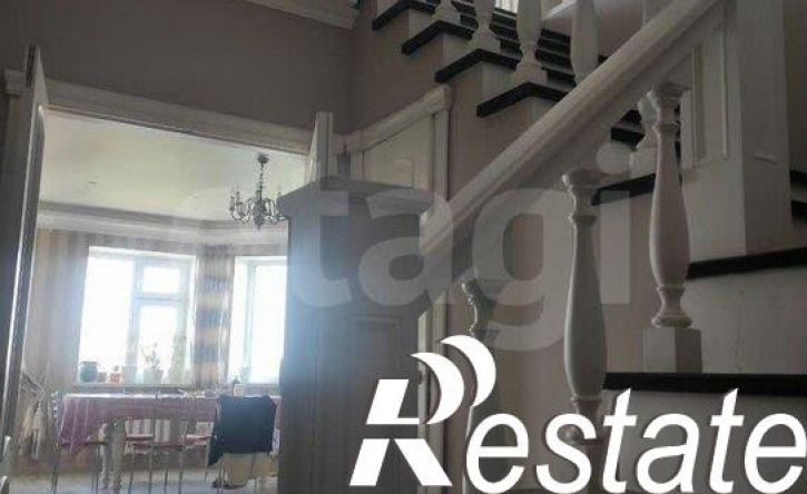 8-комн квартира улица Столярова, 15А,  д. 15А