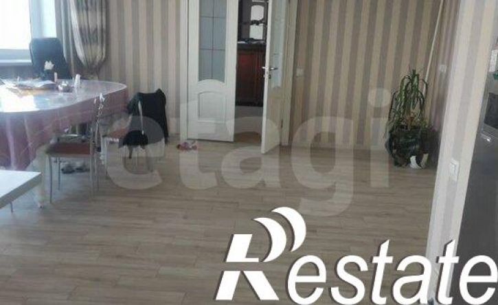 8-комн квартира улица Столярова, 15А,  д. 15А