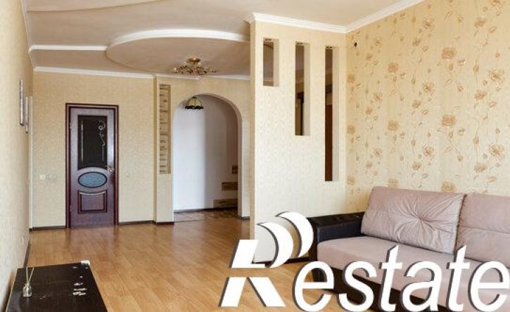 3-комн квартира улица Габдуллы Кариева, 5,  д. 5