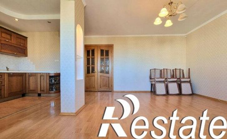 3-комн квартира улица Космонавтов, 44,  д. 44