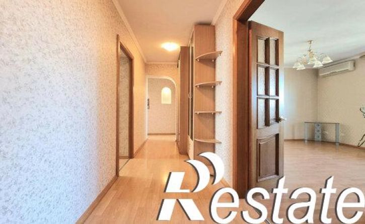 3-комн квартира улица Космонавтов, 44,  д. 44