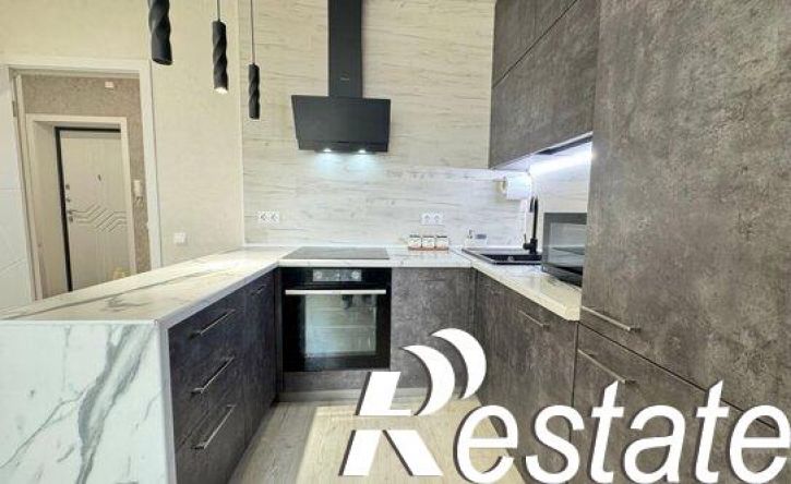 3-комн квартира улица Павлюхина, 108Б,  д. 108Б