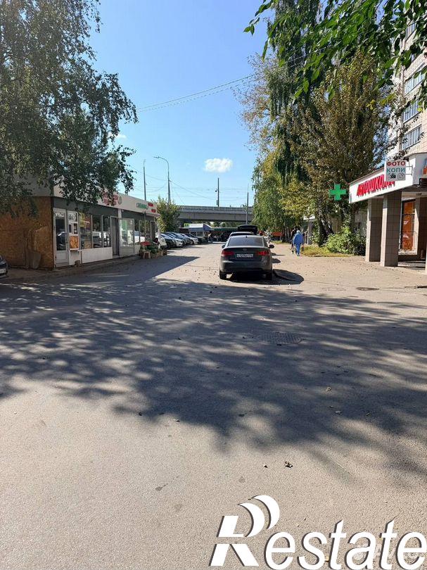 Сдать торговое помещение за 560 000 рублей на улица Рихарда Зорге, 77