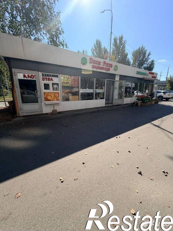 Сдать торговое помещение за 560 000 рублей на улица Рихарда Зорге, 77